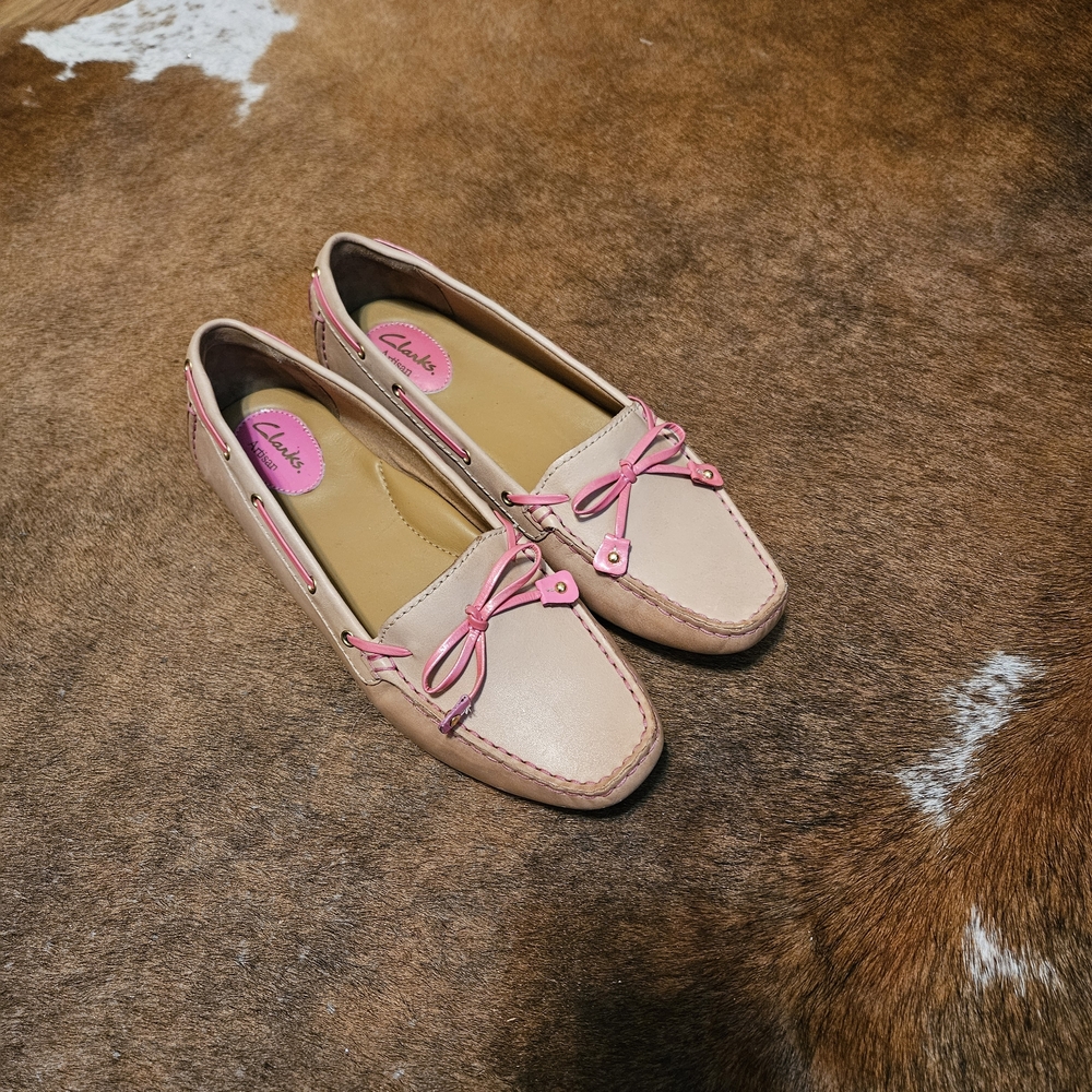 Clarks Women's Leather Pink/Tan Loafers Driving Moccasins New 9.5 - Picture 3 of 9